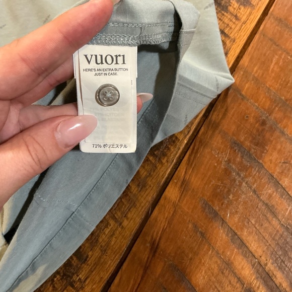 Vuori Men’s Short Sleeve Button Up Shirt Gray Performance Stretch Size Large - Picture 5 of 10